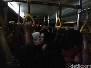Curhatan Penumpang, Nunggu TransJ 2 Jam Hingga Sesak Nafas dalam Bus