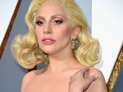 Aksesori Unik Selebriti di Oscar 2016: Cincin Gurita dan Anting Beda Warna