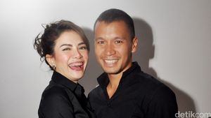 Hot Photo Highlight: Mesranya! Nikita Mirzani Peluk-peluk Samuel Rizal