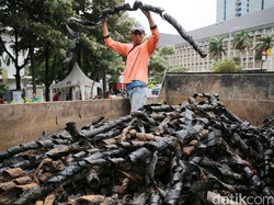 Tak Mungkin Misterius, Siapa yang Tega Buang Sampah Bungkus Kabel ke Got?