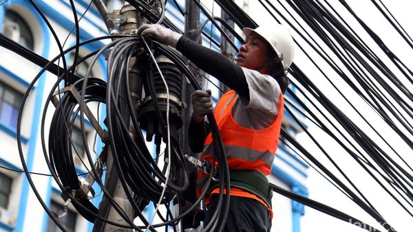 PLN Tertibkan Kabel Ilegal