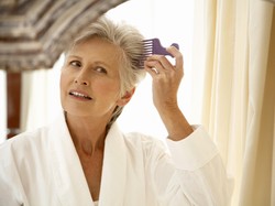 Belum Tua Tapi Rambut Sudah Memutih, Mungkin Gen Ini Penyebabnya