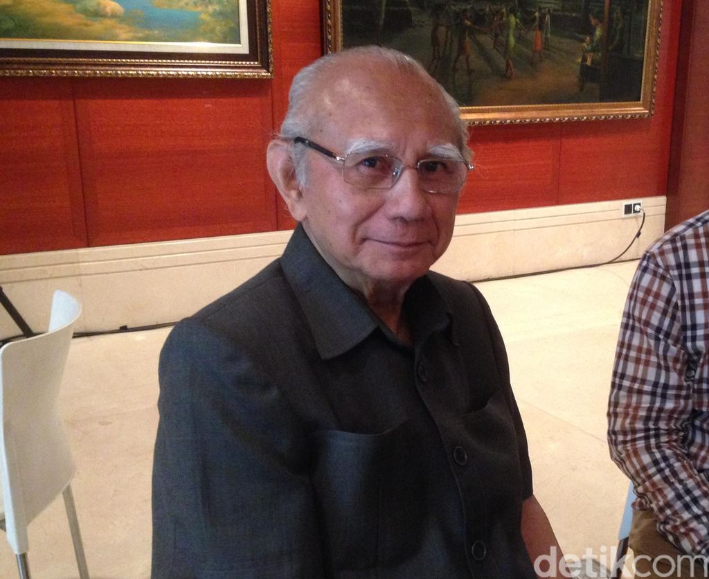 Dewan Pembina Komisi Nasional Pengendalian Tembakau (Komnas PT) Prof Dr Emil Salim