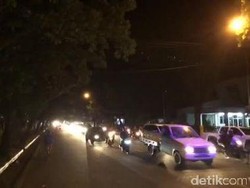 Warga Padang Beramai-ramai Menuju Jalan Lingkar Kota