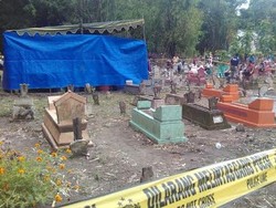 Makam Lasiman Dibongkar Diduga Tewas Dibunuh