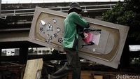Warga Tinggalkan Pemukiman Liar Kolong Tol Pluit