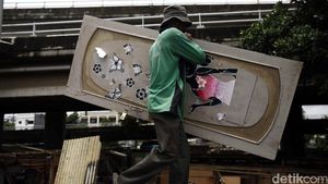Warga Tinggalkan Pemukiman Liar Kolong Tol Pluit