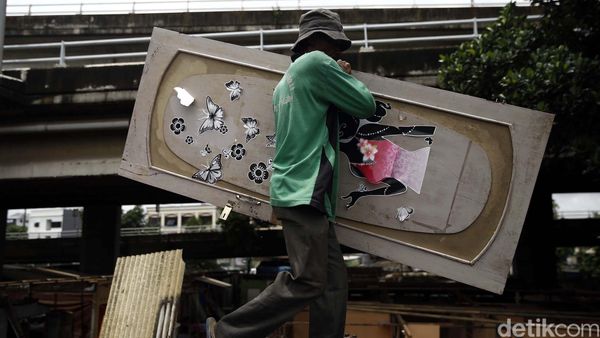 Warga Tinggalkan Pemukiman Liar Kolong Tol Pluit