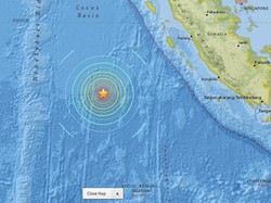Warga di Pinggir Pantai Padang Siaga Setelah Gempa