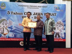 Transmart Carrefour Terima Penghargaan CSR dari Pemprov Jawa Barat