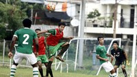 Para pemain Barito Putra tengah berlatih.