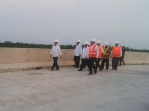 Rajin Tinjau Proyek Trans Sumatera, Jokowi: Kalau Dicek Semangat
