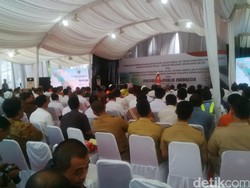 Jokowi: Menhub Saya Kejar, Menteri PUPR Saya Kejar!