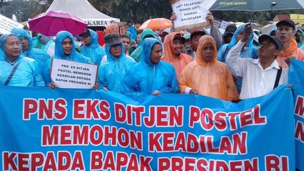 PNS Eks Ditjen Postel Demo Istana Demi Jastel