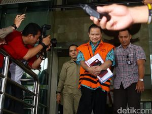 KPK Perpanjang Penahanan Dirjen Hubla Terkait Dugaan Korupsi Badiklat Sorong KPK Perpanjang Penahanan Dirjen Hubla Terkait Dugaan Korupsi Badiklat Sorong