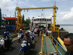 Warga Menolak Jika Penyeberangan Ujung-Kamal Nantinya Ditutup Warga Menolak Jika Penyeberangan Ujung-Kamal Nantinya Ditutup
