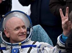 Mantan Astronaut NASA Kembalikan Medali Rusia: Untuk Ibu yang Anaknya Tewas