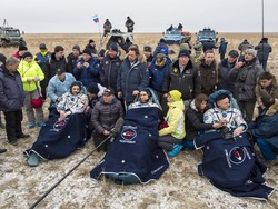 Setahun di Luar Angkasa, Astronot AS-Rusia Diberi Selimut Setibanya di Bumi