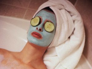 Cara Detoks Wajah Setelah Seharian Pakai Makeup Tebal