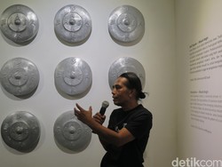 Perupa Hanafi Gelar Pameran Pintu Belakang | Derau Jawa