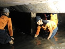 Bungkus Kabel di 4 Titik Got Diangkut, Selokan Kini Lancar