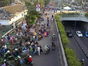 Macet Parah di Pasar Minggu, dari Stasiun ke Arah Ragunan Tak Bergerak
