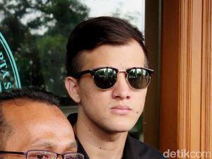 Stuart Collin Ingin Sepakat dengan Risty Tagor Soal Anak Stuart Collin Ingin Sepakat dengan Risty Tagor Soal Anak