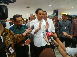 Naik Kereta ke Bandara, Jokowi: Naik Transportasi Massal Harus Jadi Budaya