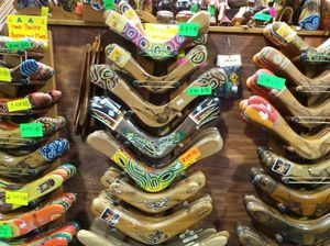 7 Suvenir Unik di Dunia yang Paling Mewakili Destinasinya