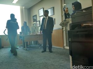 Geledah Ruang Ketua DPRD DKI, Penyidik Bareskrim Periksa Komputer Ferrial Sofyan