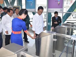 Saat Jokowi Mencoba Kereta Airport Medan-Kualanamu