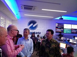 Ahok Perintahkan Pak Ogah di Jalanan Direkrut Jadi Pembersih TransJ