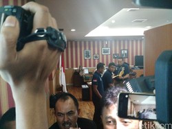 Ruang Ketua DPRD DKI Digeledah Personel Bareskrim Polri