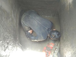 Lumpur yang Sudah Mengeras Sumbat Gorong-gorong Istana, Kopaska Coba Bongkar