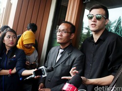 Risty Tagor Ingin Cepat Cerai, Stuart Collin Minta Santai Saja