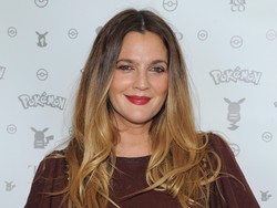 Drew Barrymore Bagi Tips Mengatasi Jerawat di Usia 40an