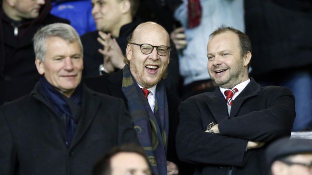 Ed Woodward (kanan) menggelar pertemuan darurat dengan Ole Gunnar Solskjaer dan Mike Phelan.