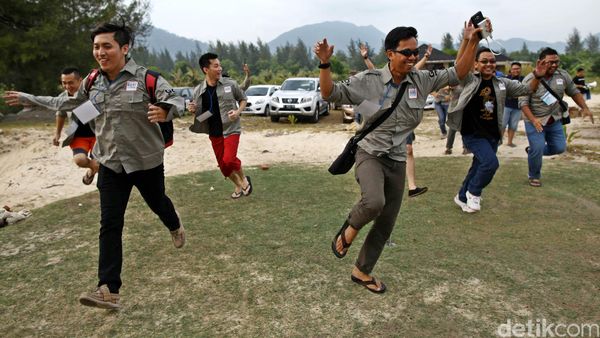 Keceriaan Datsun Risers di Pantai Lampuuk