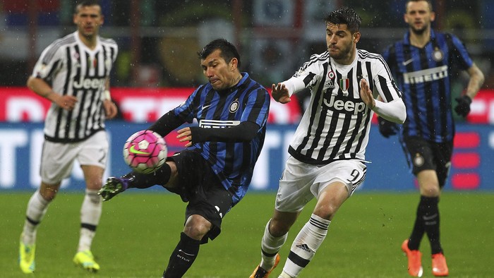 Misi De Boer Bawa Inter Lebih Dekat dengan Juve