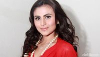 Jadi Model Video Klip Billy Syahputra, Asha Shara Merah Membara