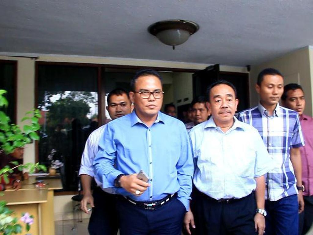 Korupsi Dana Bansos, Eks Bupati Bengkalis Ditahan Polda Riau Korupsi Dana Bansos, Eks Bupati Bengkalis Ditahan Polda Riau
