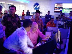 Ahok Temani Dubes Australia Tengok Markas Komando TransJ