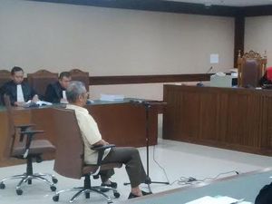 Dituntut 7 Tahun Penjara Kasus UPS, Alex: Semoga Tidak Terjadi ke yang Lain Dituntut 7 Tahun Penjara Kasus UPS, Alex: Semoga Tidak Terjadi ke yang Lain