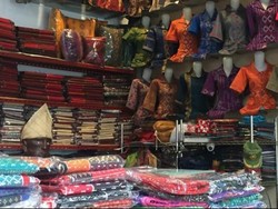 Melestarikan Budaya Sumut Melalui Ulos dan Batik Batak