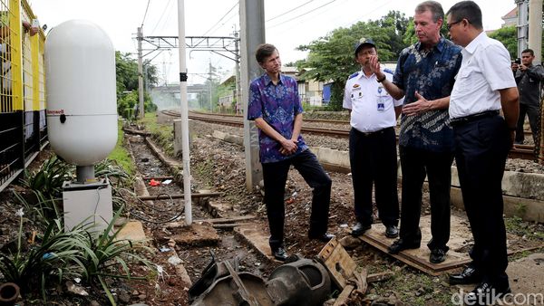 Jonan Pantau Radar Otomatis Perlintasan KA