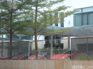 Wah, Orang Kaya Singapura Pamer Ferrari, Lamborghini, Pagani di Depan Rumah Wah, Orang Kaya Singapura Pamer Ferrari, Lamborghini, Pagani di Depan Rumah