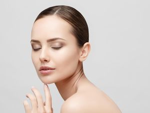 Manfaat Lain Botoks, Atasi Migrain Hingga Buat Blow Rambut Tahan Lama Manfaat Lain Botoks, Atasi Migrain Hingga Buat Blow Rambut Tahan Lama