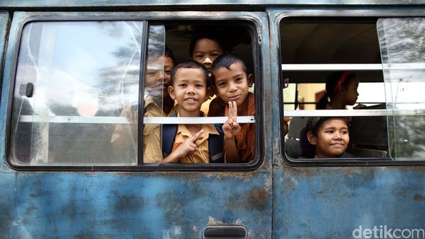 Berbagi Kisah Inspiratif Dengan Murid SD Lamreh