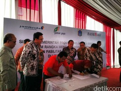 Ahok Siap Kucurkan Rp 1 Triliun, Ratusan PKL Kramat Jati Antre Daftar Kredit