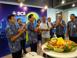 Direksi BCA Gelar Syukuran Bersama Media dan Perkenalkan Seragam Baru